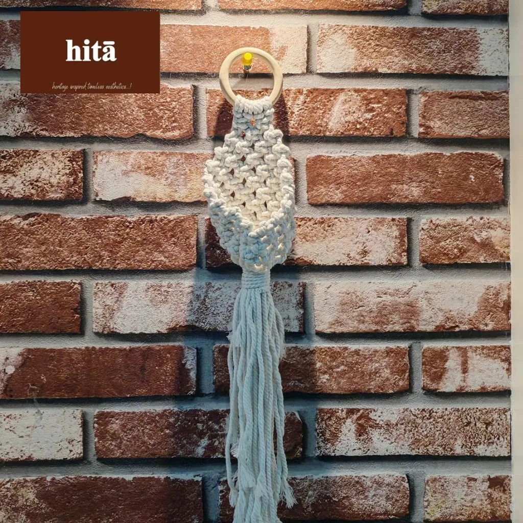 Macrame Hanging Pouch (Classic White)